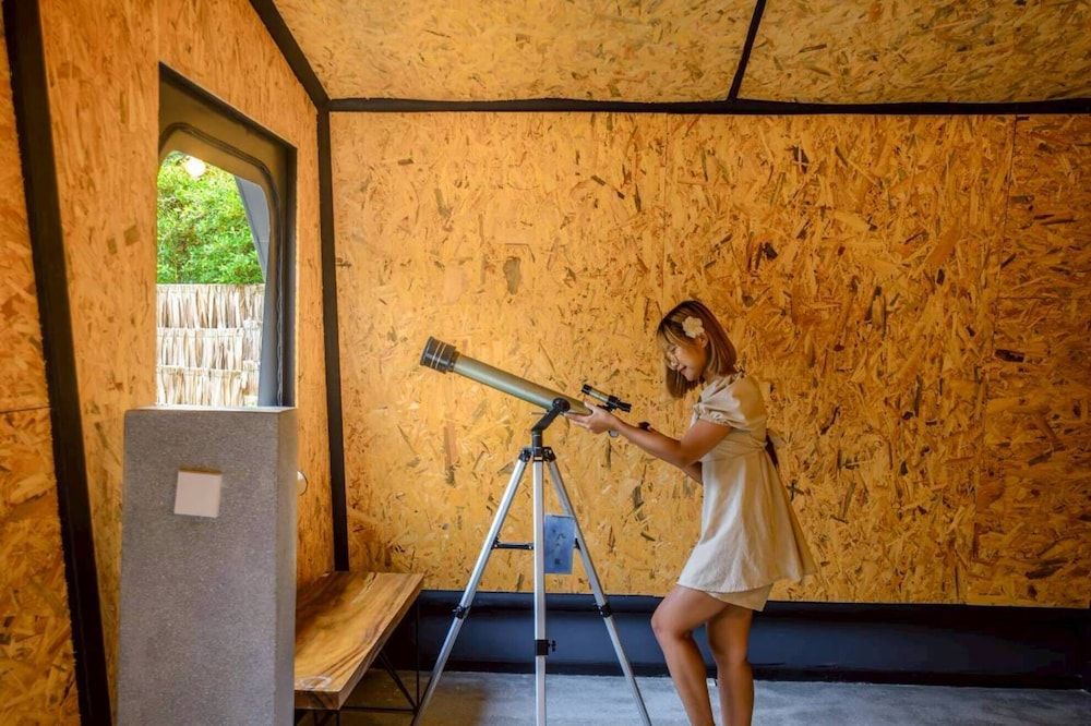 Giant Cabin Glamp