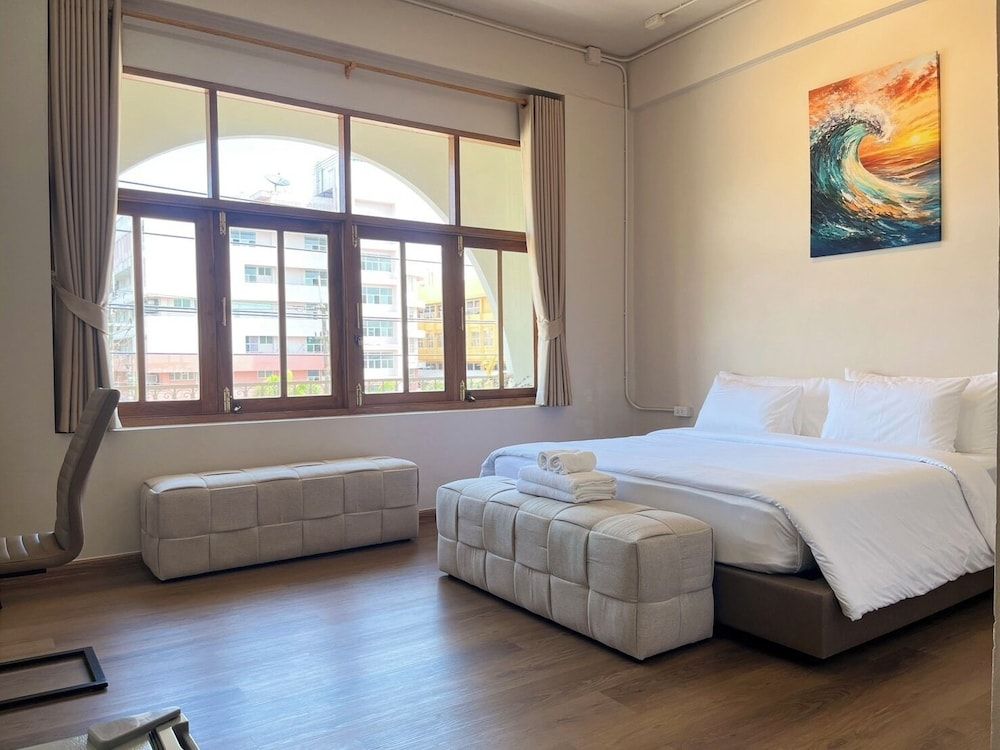 Trat Hometown Superior Room, City View 4