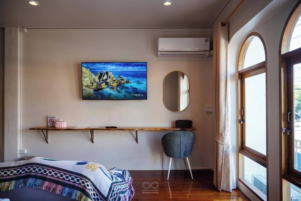 Trat Hometown Deluxe Room, City View 11