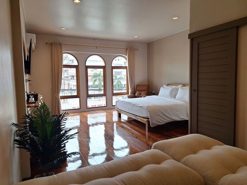 Trat Hometown Deluxe Room, City View 4