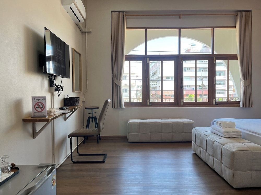 Trat Hometown Superior Room, City View 3