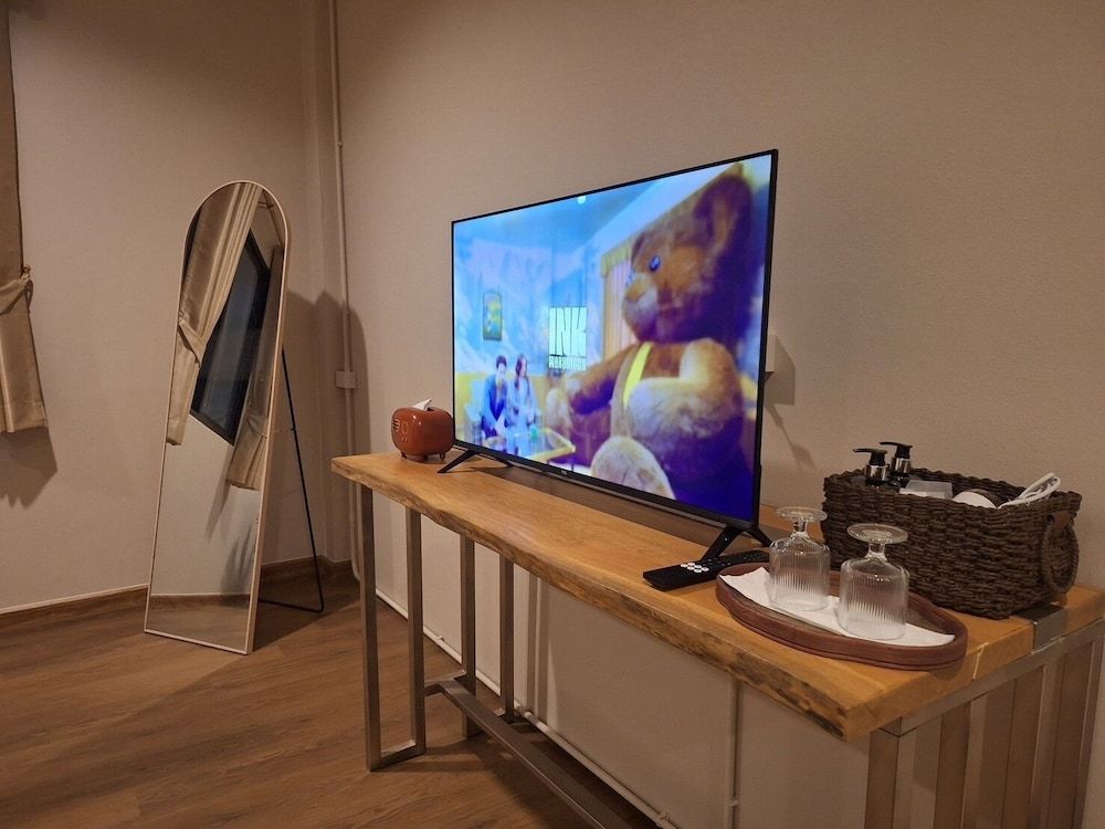 Trat Hometown Standard Room 2