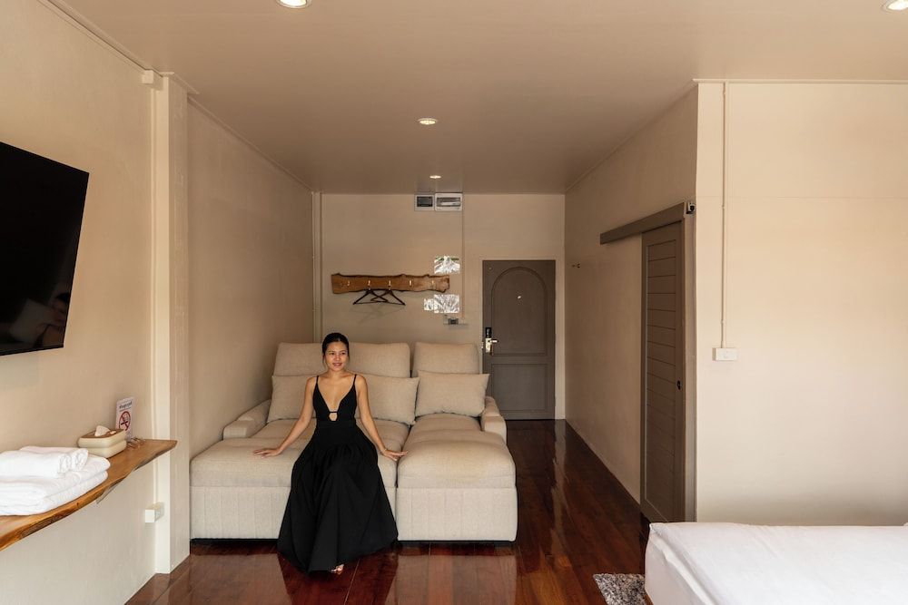 Trat Hometown Deluxe Room, City View 8