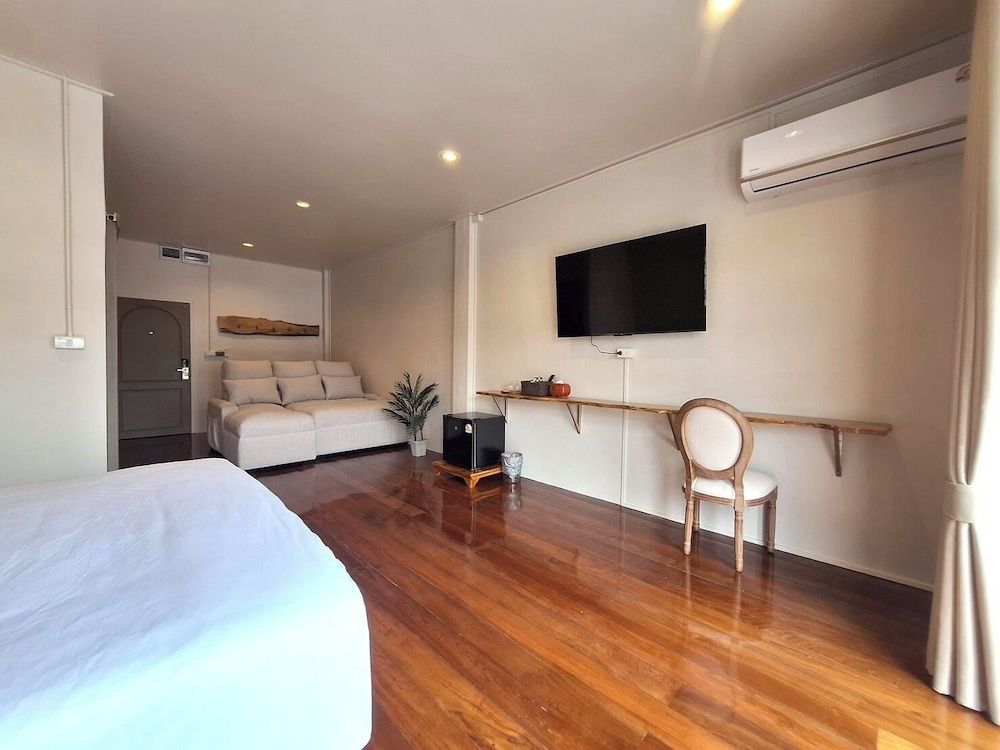 Trat Hometown Deluxe Room, City View 6