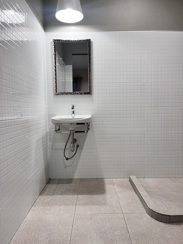 Trat Hometown Standard Room 7