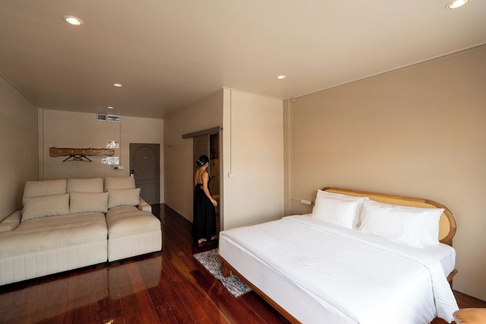 Trat Hometown Deluxe Room, City View 7