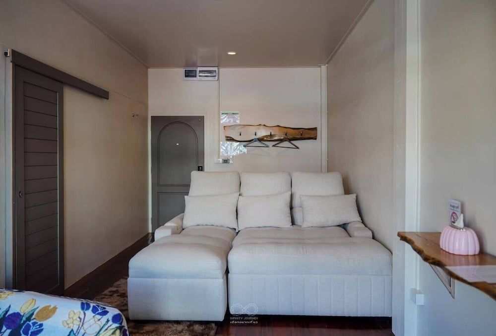 Trat Hometown Deluxe Room, City View 12