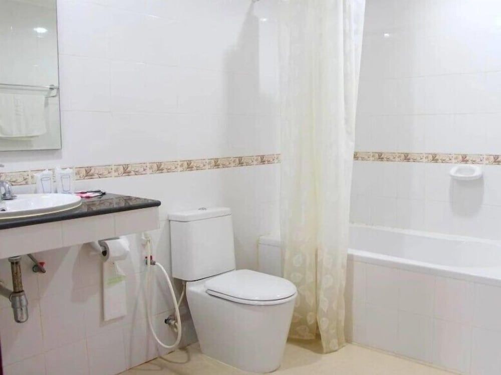 Neptuna Kata Beach Phuket Deluxe Room, Bathtub, City View 5