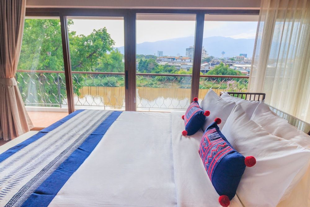 Luxury Suite, Balcony, River View