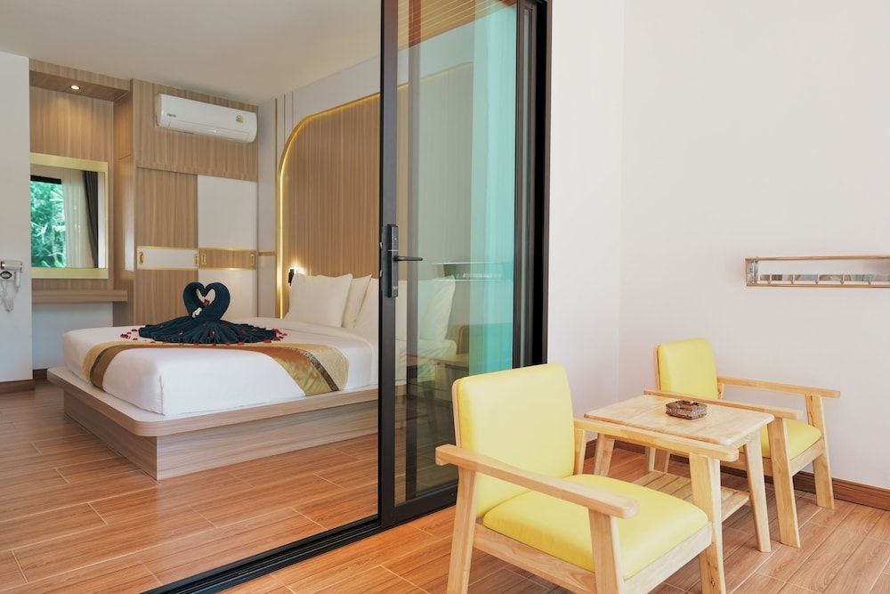 mar ozo kohtao Superior Room, Pool View 6