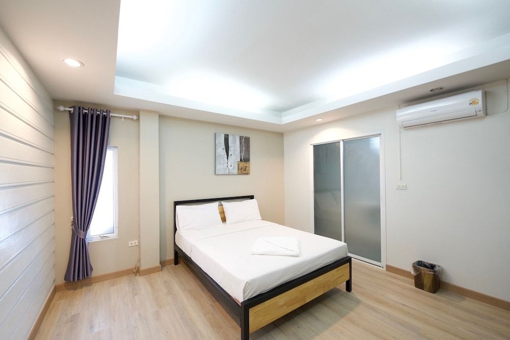 Single Room, Balcony, City View