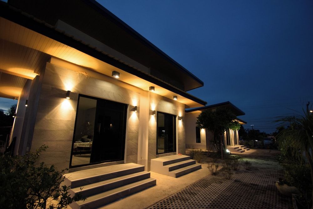 Comfort Suite, Patio, Garden View