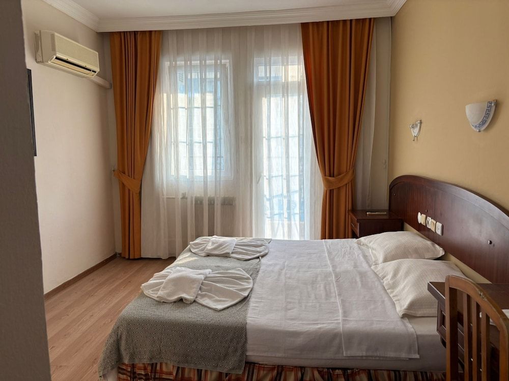 Standard Double or Twin Room, Pool View