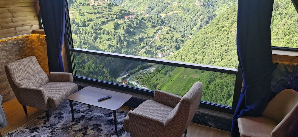 Elite Bungalow, Patio, Valley View