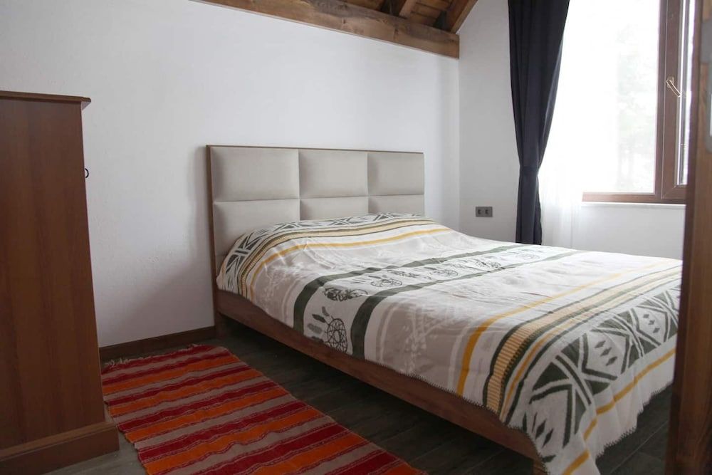 Family Chalet, 2 Bedrooms, Fireplace, Mountain View