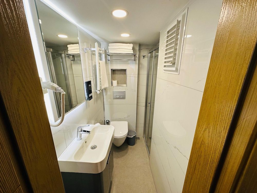 YAKIN PANSİYON Standard Double Room, City View 5