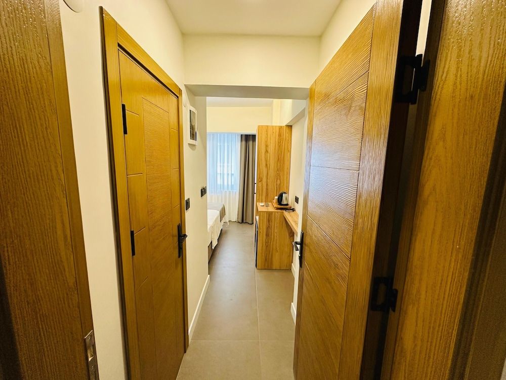 YAKIN PANSİYON Superior Twin Room, City View 3