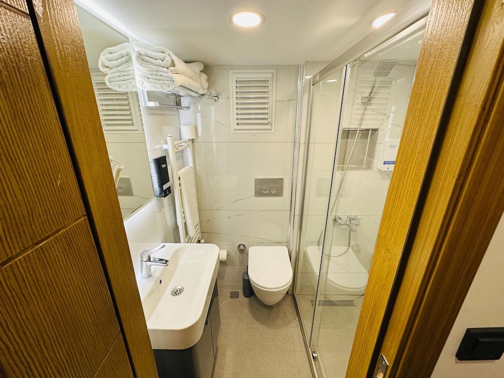 YAKIN PANSİYON Superior Twin Room, City View 7