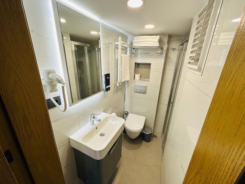 YAKIN PANSİYON Standard Double Room, City View 6