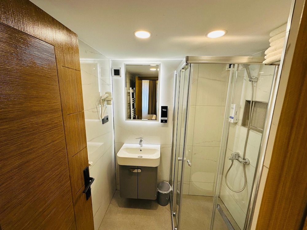 YAKIN PANSİYON Deluxe Twin Room 5