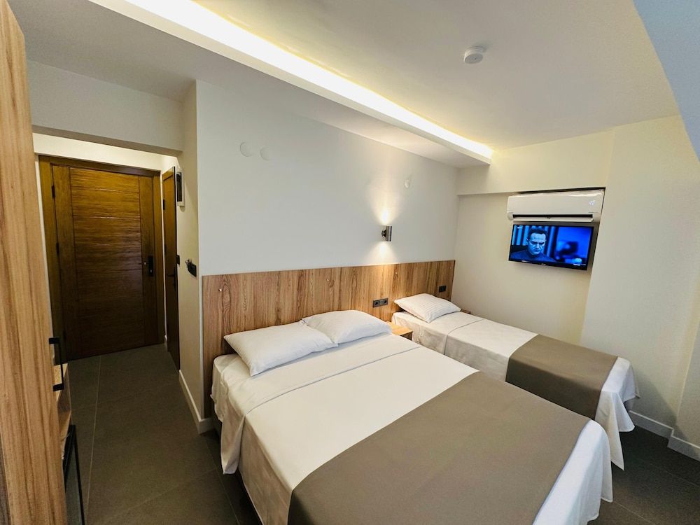 YAKIN PANSİYON Superior Twin Room, City View 4