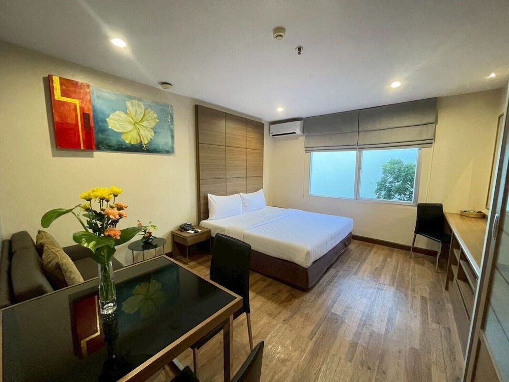 AMIS By Sima Thani Studio 10