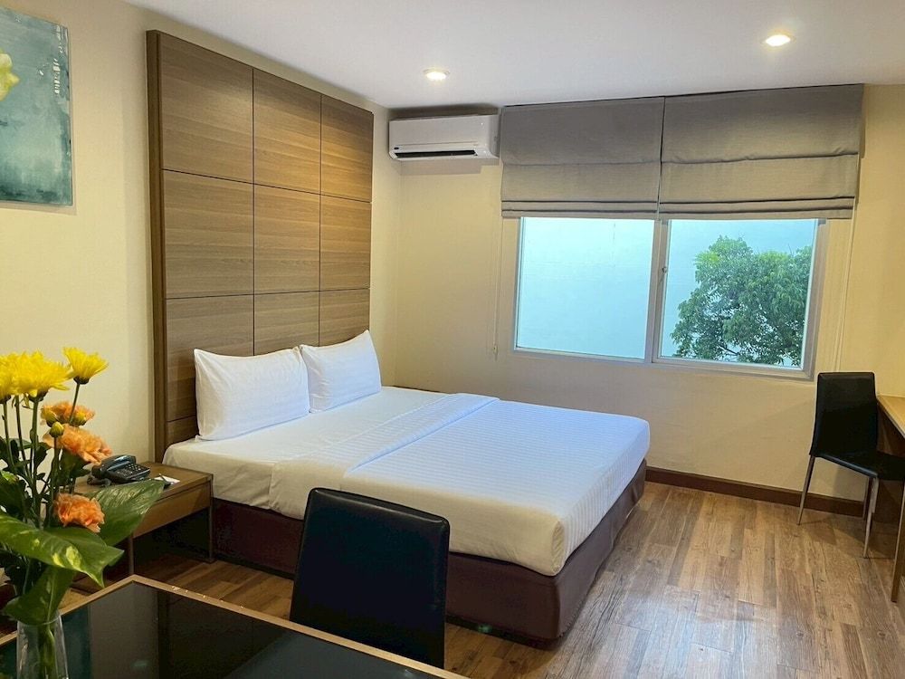 AMIS By Sima Thani Studio 9