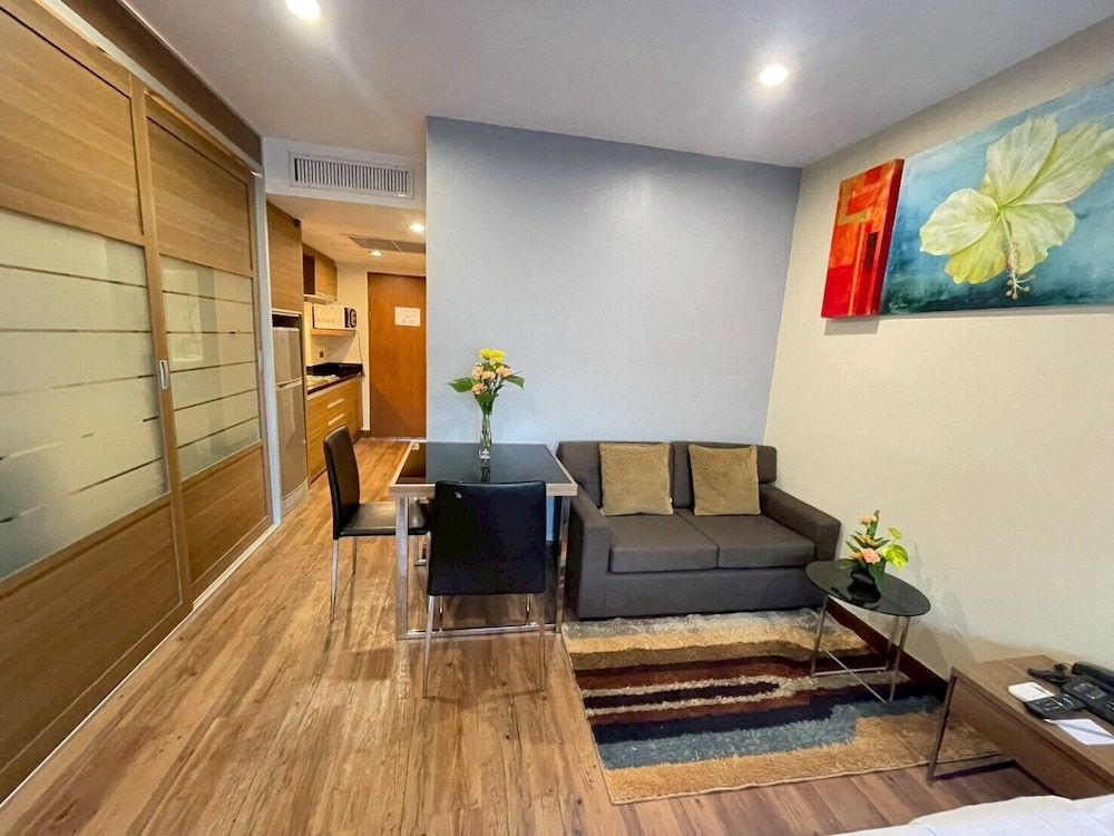 AMIS By Sima Thani Studio 4