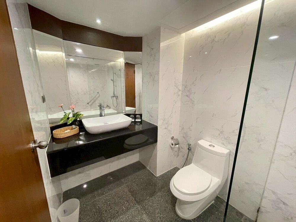 AMIS By Sima Thani Studio 7