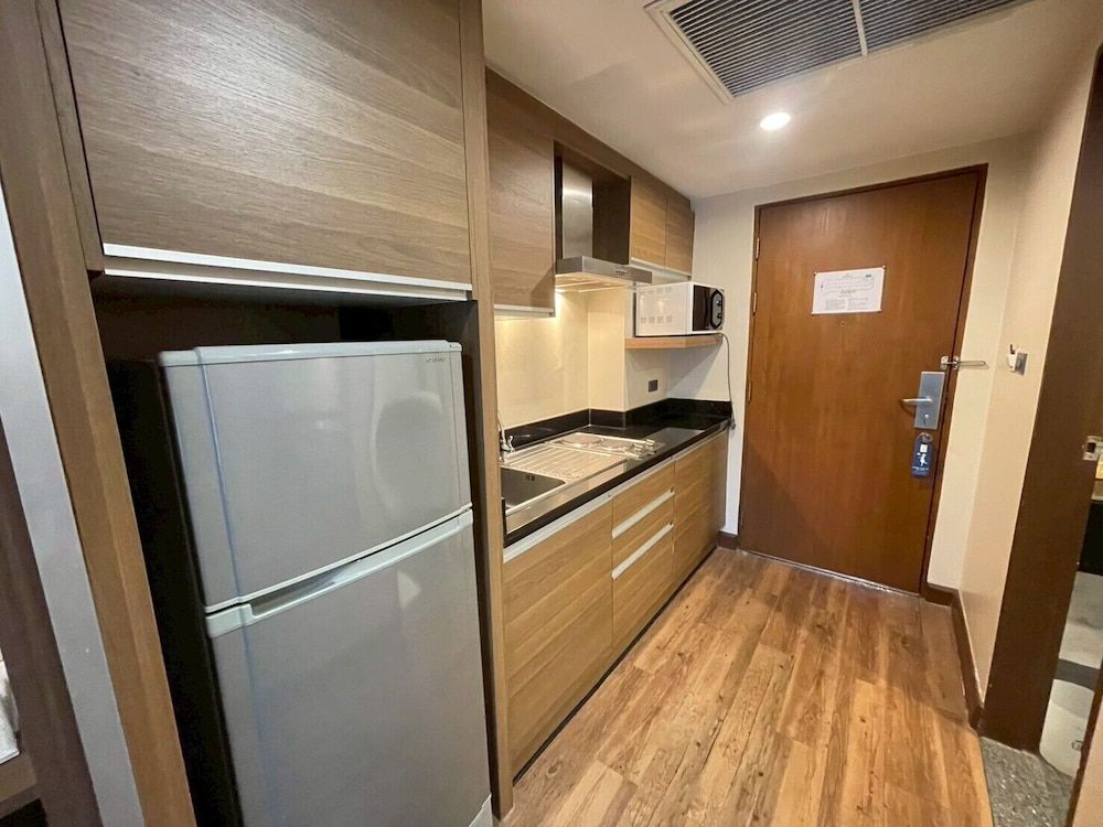 AMIS By Sima Thani Studio 5