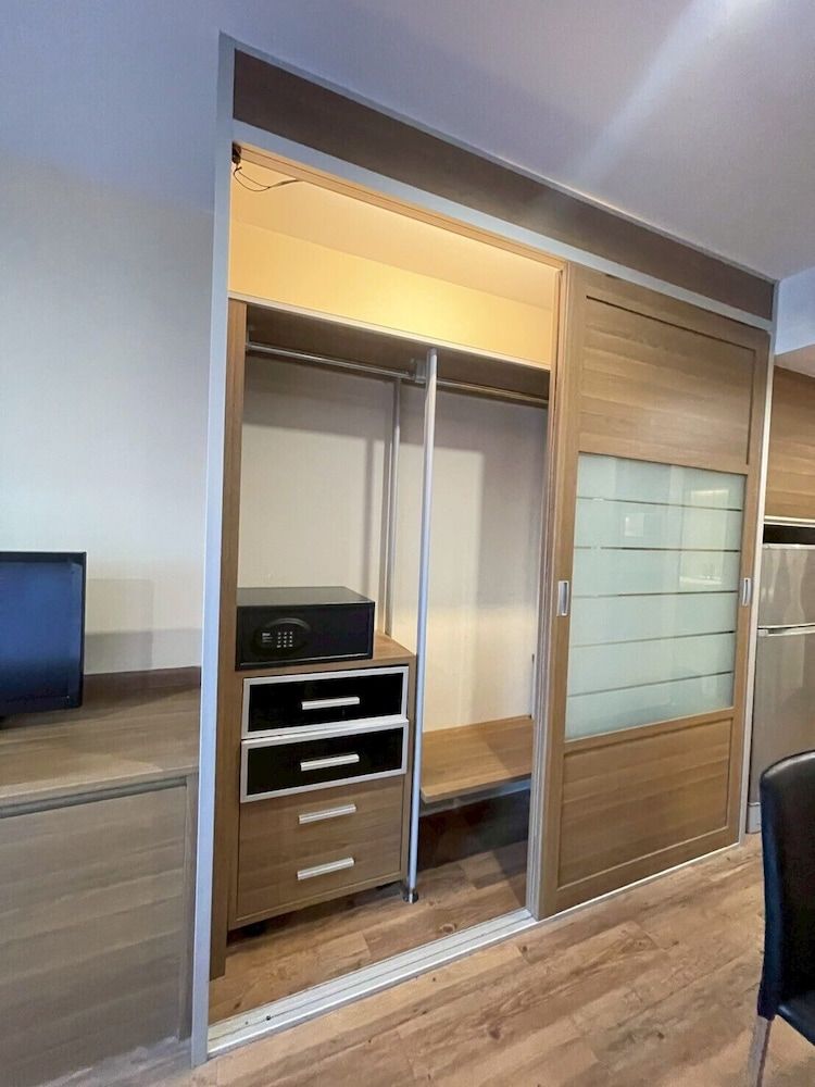 AMIS By Sima Thani Studio 6