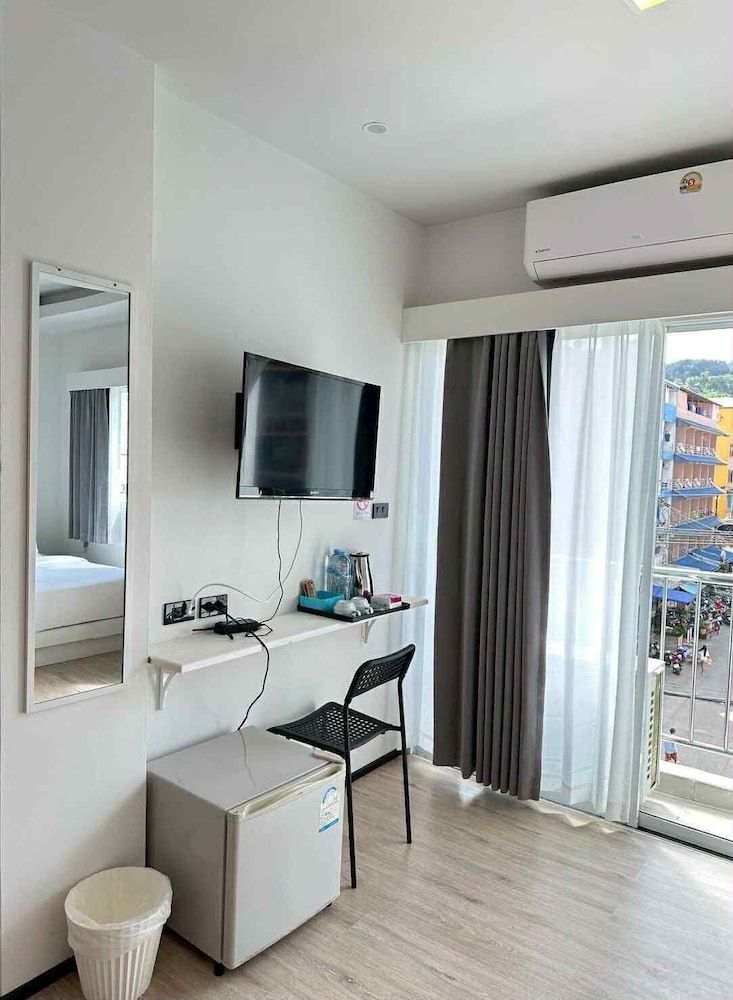 Superior Room, 1 King Bed, Balcony, City View
