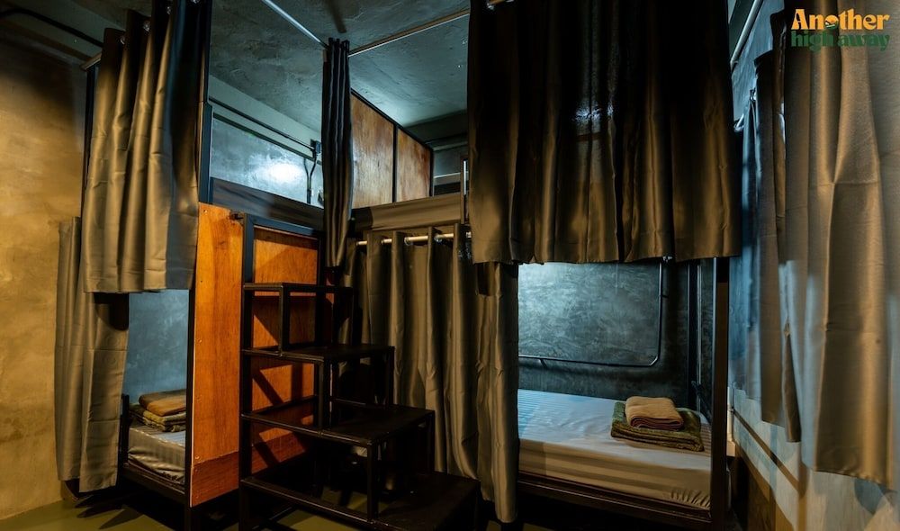 Another High Away Hostel Bangkok Basic Shared Dormitory, Mixed Dorm, Balcony, City View 4