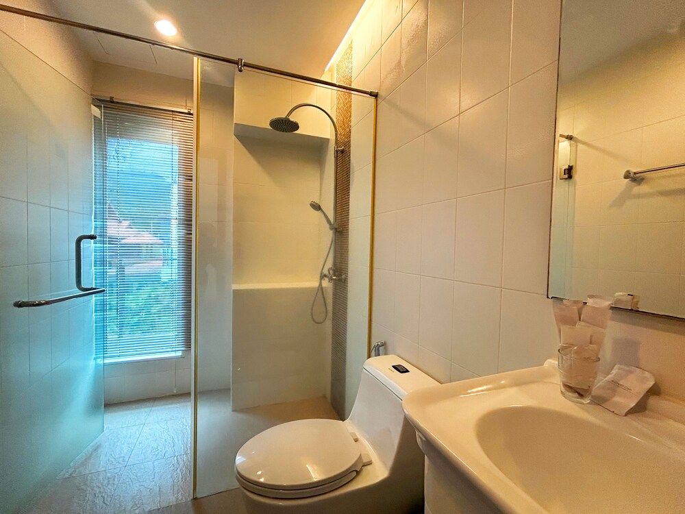 3BR Villa Rooftop Pool Gym Near BeachV28 Villa, Balcony 5