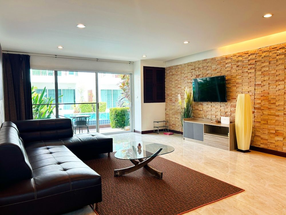 3BR Villa Rooftop Pool Gym Near BeachV28 Villa, Balcony 4