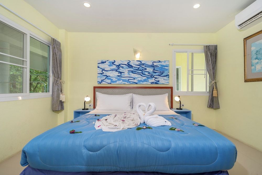 Oceanview Bungalows by EAT Deluxe Bungalow 4