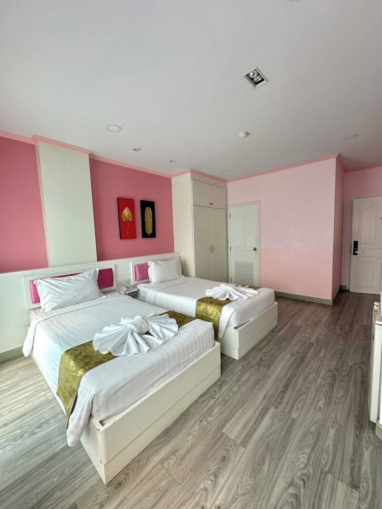 Napheera Royal Tel Superior Twin Room 4