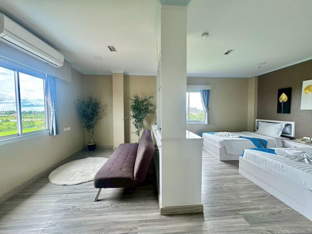 Napheera Royal Tel Junior Suite 11