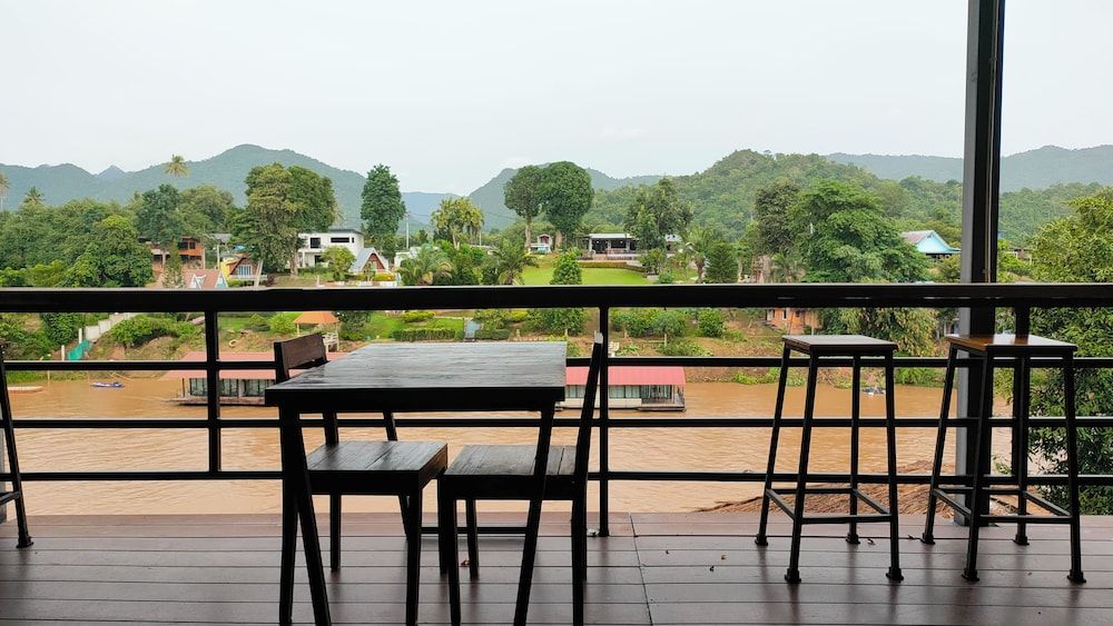 Rimwang The River Life Deluxe King Room Mountain and River View 5