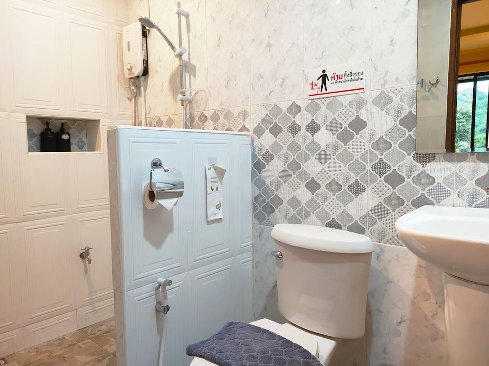 Rimwang The River Life Deluxe King Room Mountain and River View 7