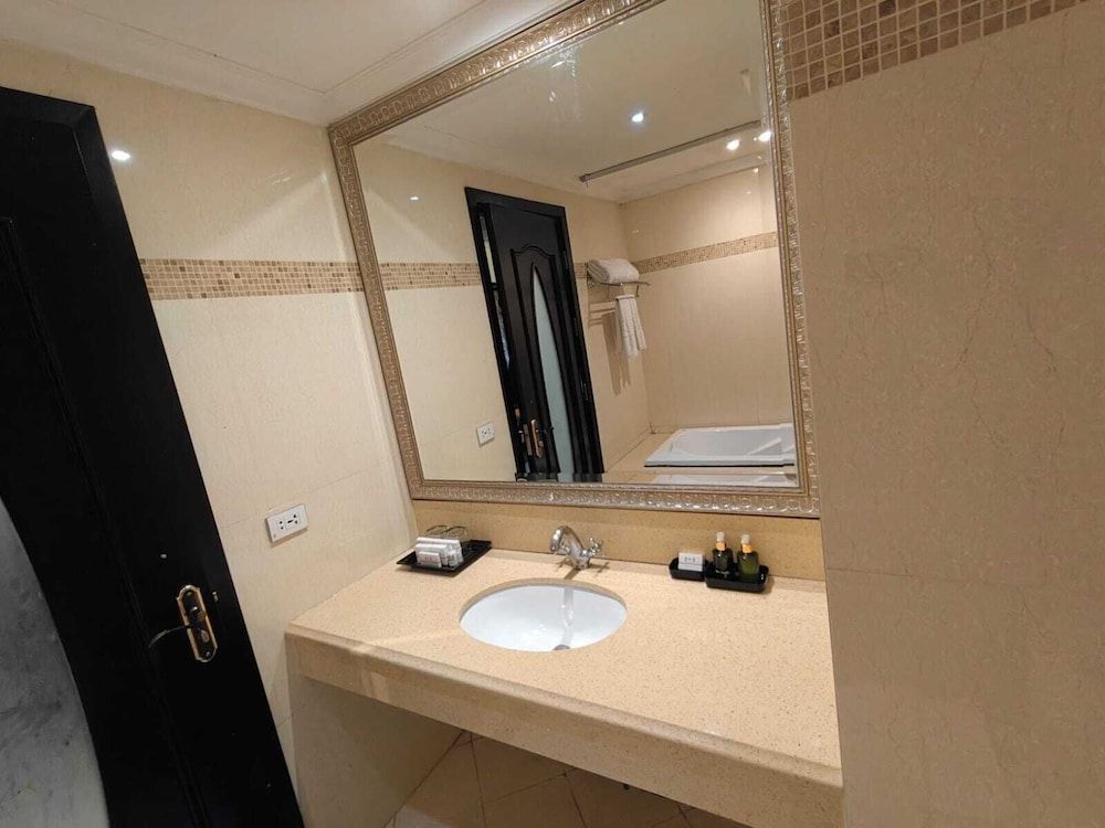 CT Suite Deluxe Studio Suite, Balcony, Garden View 7