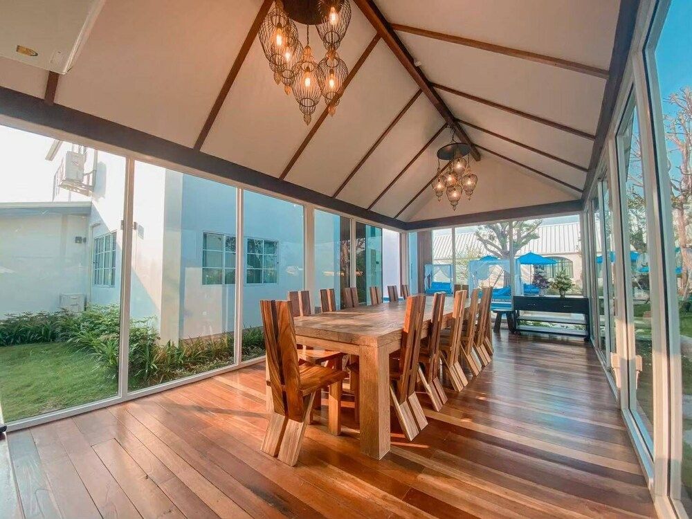 Buffalo Island Resort & Adventure Park Grand Double Room, Balcony, Pool View 8