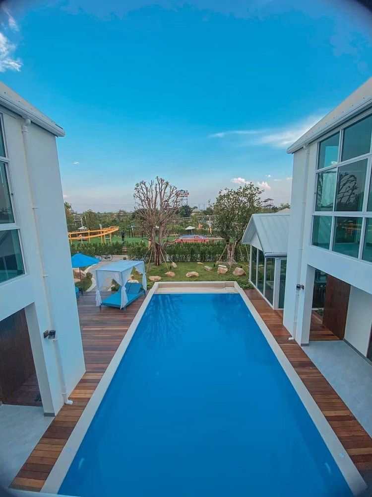 Buffalo Island Resort & Adventure Park Grand Double Room, Balcony, Pool View 7