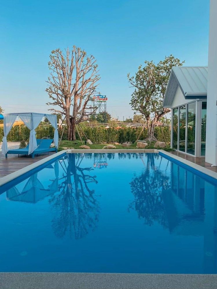 Buffalo Island Resort & Adventure Park Grand Double Room, Balcony, Pool View 10