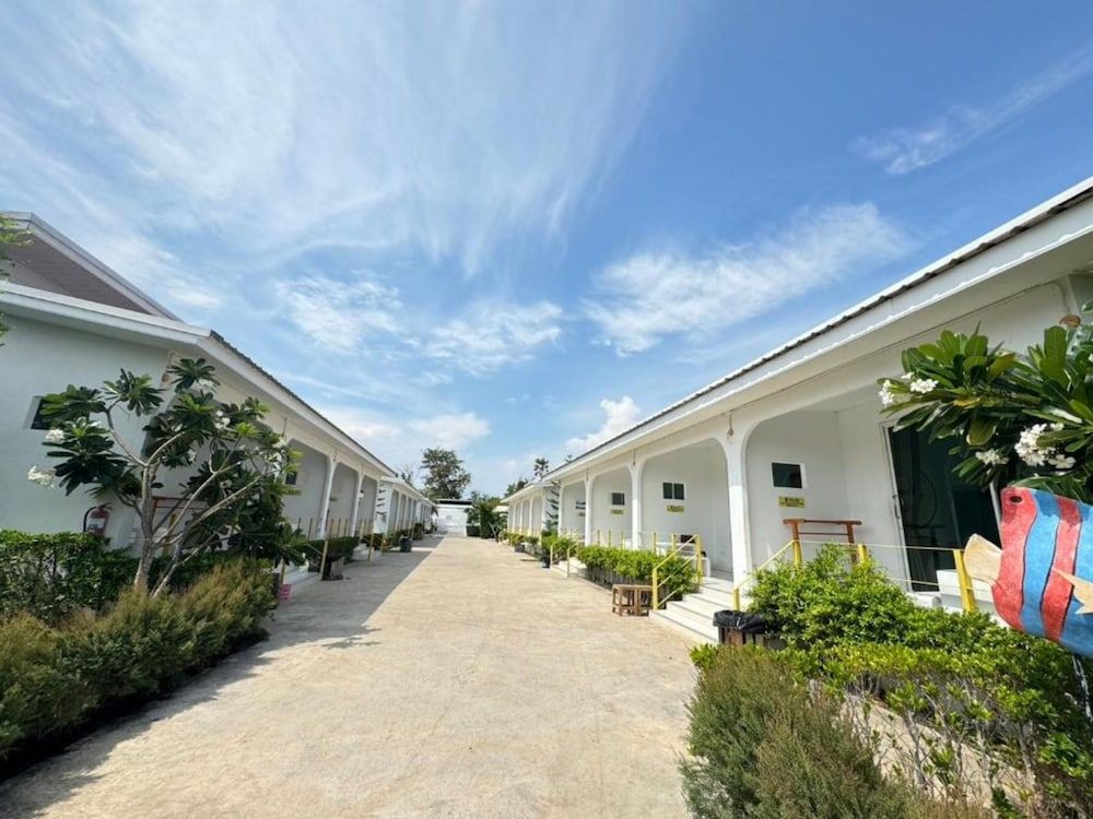 De Mer Resort Rayong Deluxe Double or Twin Room 6