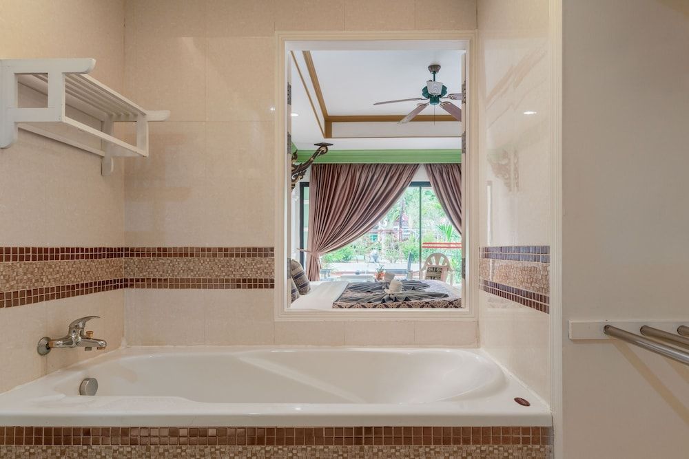 Le Ayodhaya Palace Krabi Beach Resort Suite Double Room Balcony with Pool View 13