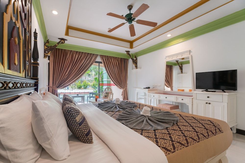 Le Ayodhaya Palace Krabi Beach Resort Suite Double Room Balcony with Pool View 6