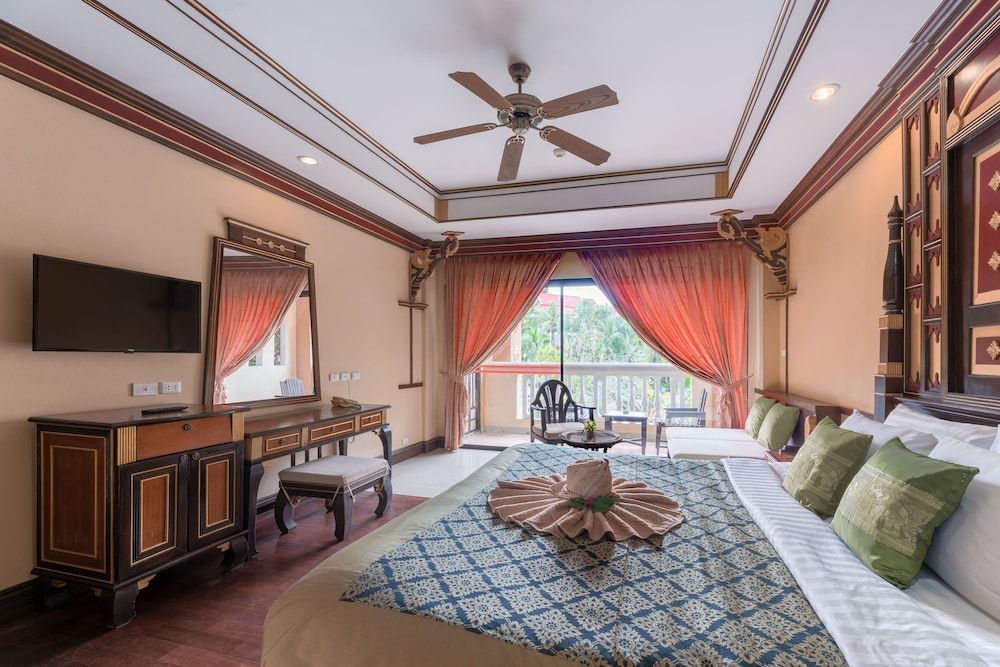 Le Ayodhaya Palace Krabi Beach Resort Suite Double Room Balcony with Pool View 5