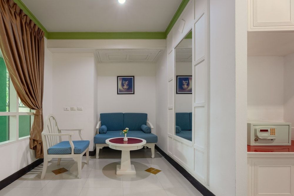 Le Ayodhaya Palace Krabi Beach Resort Suite Double Room Balcony with Pool View 9