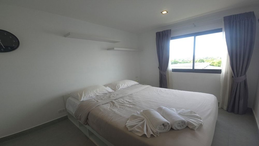 Tranquil Tide 1 BR T1-605 Apartment, Balcony, City View 7